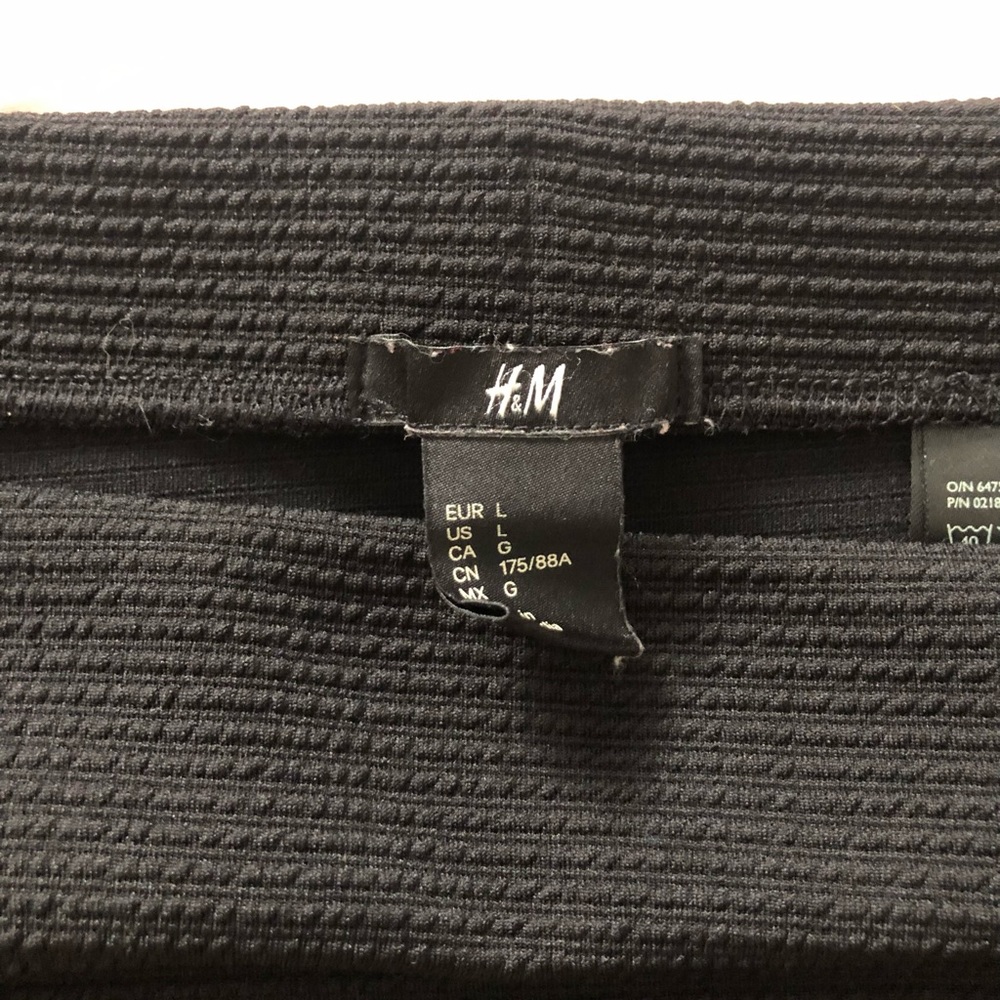 EUC H&M Black Mini Skirt (L) - Picture 2 of 2